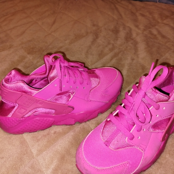 5Y. Nike Huarache In Laser Fuchsia Runners - Picture 2 of 2